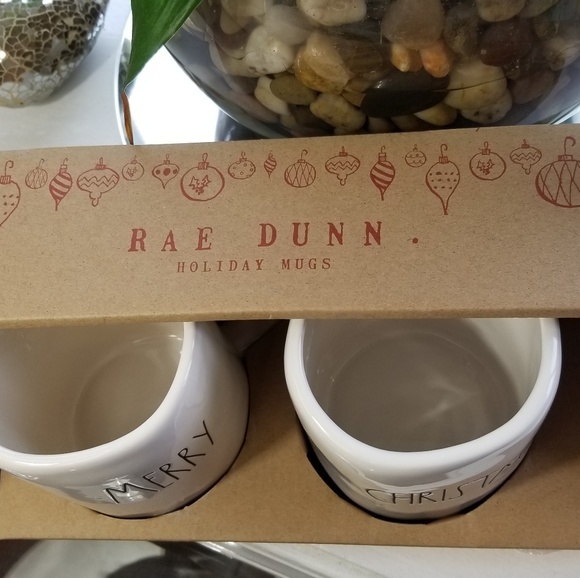 Rae Dunn Merry Christmas Mugs Set New in Box - Picture 2 of 3